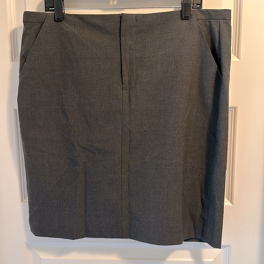 GAP GREY PLAID SKIRT